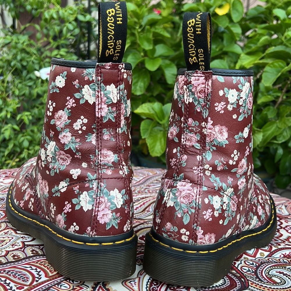 🌺🌸 Dr. Martens Burgundy Rose Floral Boots 🌸🌺 - Picture 6 of 16